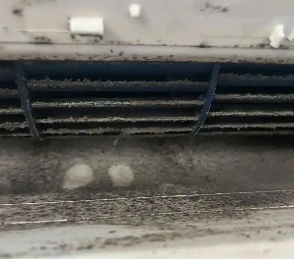 保定市空调吹的风有股烧焦味是怎么回事